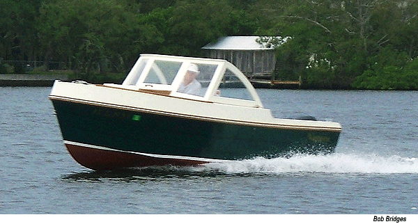 Bay Pilot 18 Power Boat